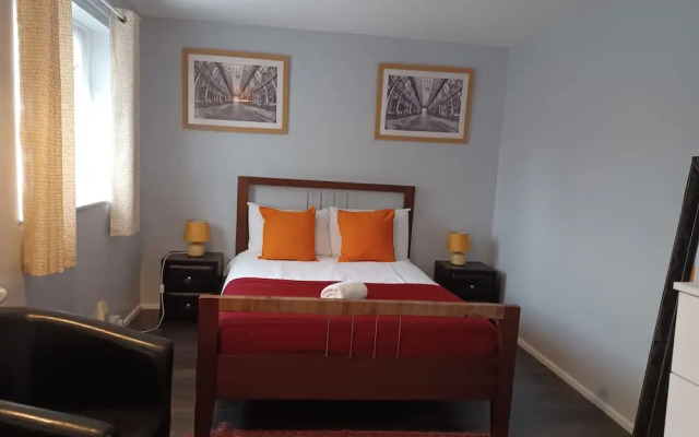 Poynters House - Huku Kwetu Luton