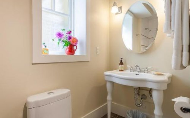 Beautiful, Quiet 3BR in Posh Kitsilano