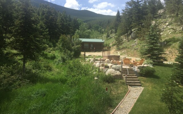 Two Bears Inn Bed & Breakfast