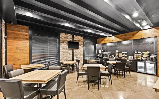 Cobblestone Hotel & Suites - Superior