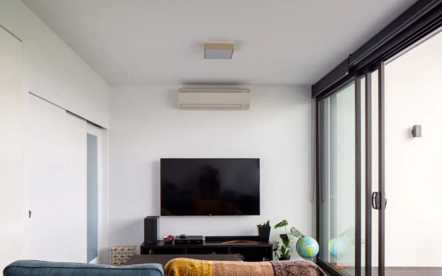 Modern 2 Bedroom Dutton Park Apartment With Balcony