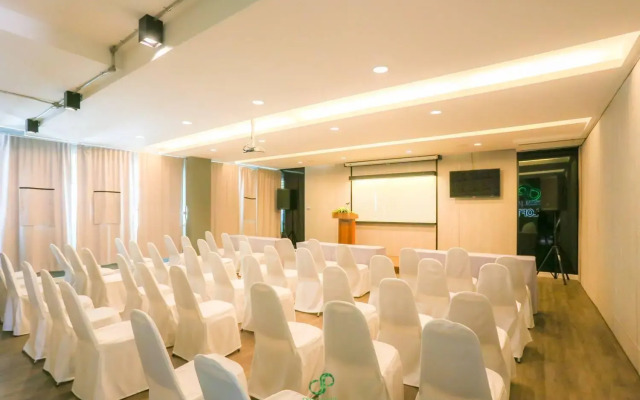 Crystal Jade Hotel