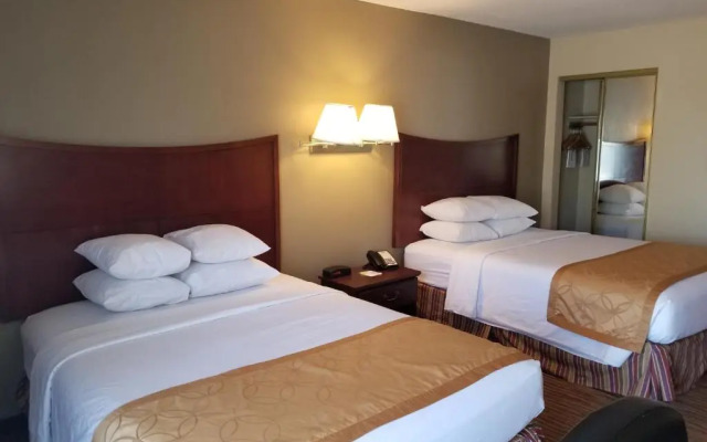 Days Inn & Suites Red Rock-Gallup