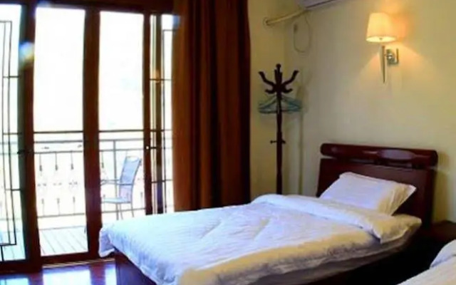 Wuyuan Huayuan Mountain Villa