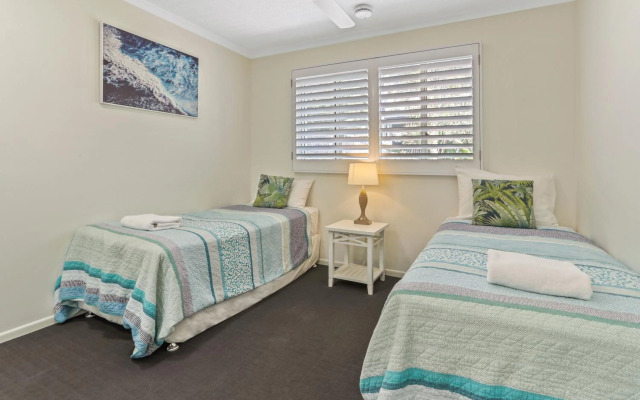 Seaside apartment minutes from Sunshine Beach