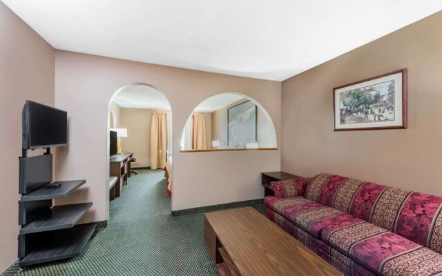 Super 8 Winfield/Quail Ridge Area