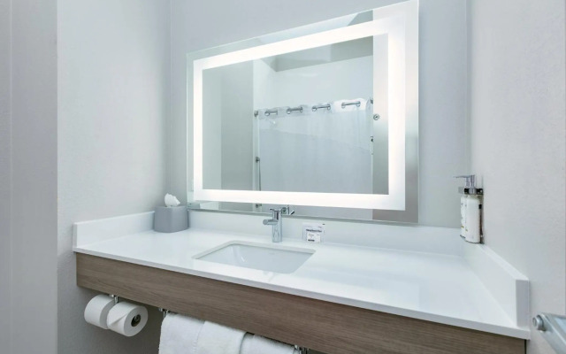 Holiday Inn Express & Suites Marshall by IHG