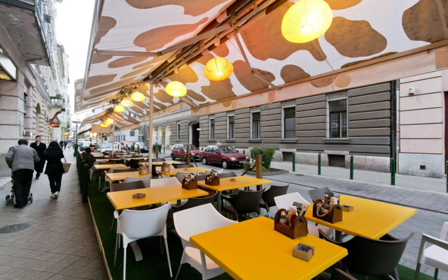 Dandy Deluxe Apartments