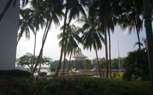 Place2Stay - Opposite Hilton