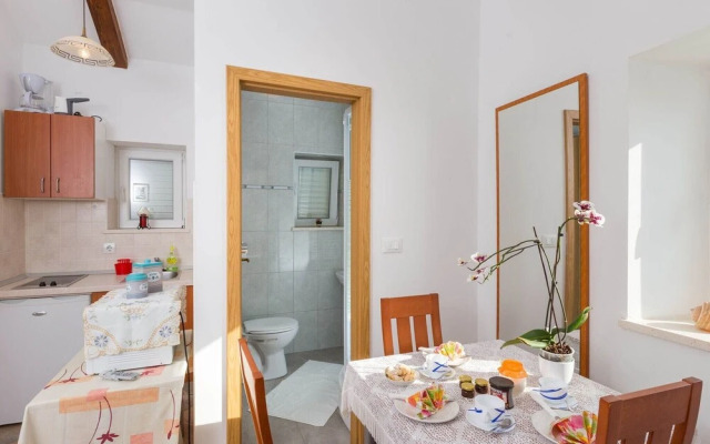 Restful Villa in Dalmatia With Garden