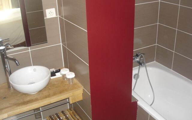 Hotel La Bastie D'Urfe