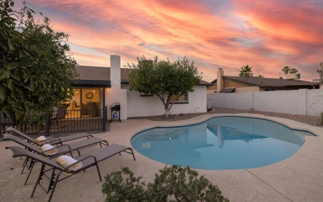 Open Floor Mesa Gable Vacation Home with Heated Pool by Redawning