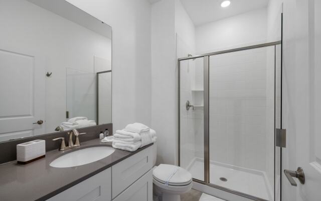 Modern townhome with private pool near Disney