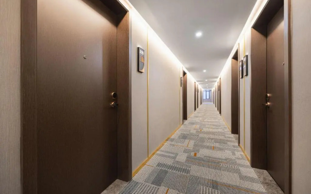 Homeinn Plus Hotel (Shenyang Sanhao Street Shengjing Hospital)