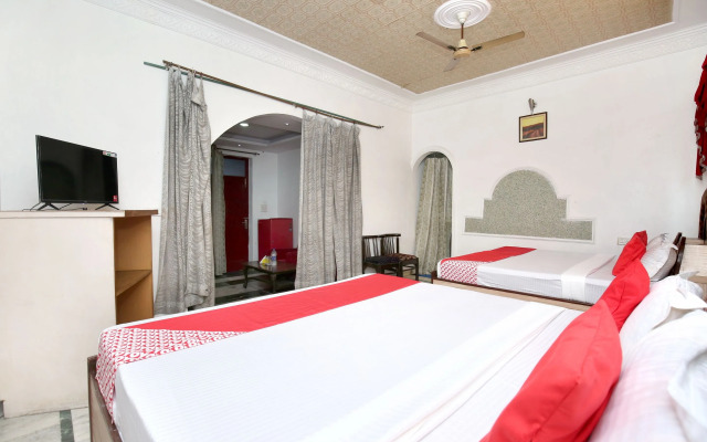 OYO 17430 Gulshah Hotel