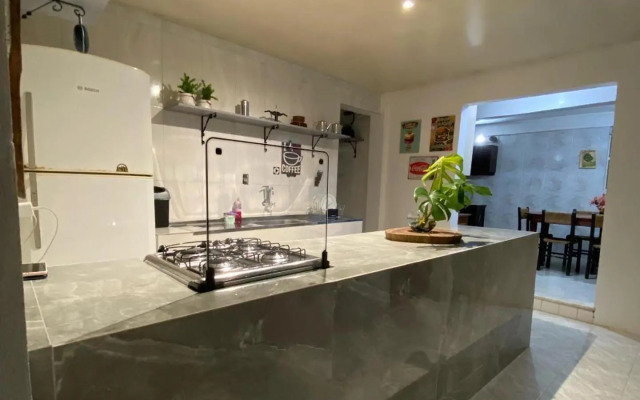 Sítio com piscina e lareira