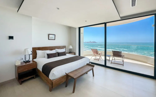 5BR Beachfront Luxury Condo