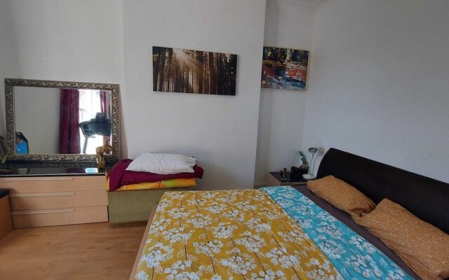 Extra Large One Bedroom Flat With Parking