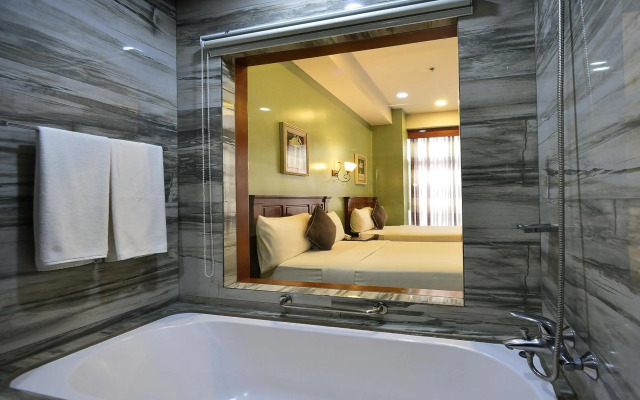 Paragon Hotel and Suites