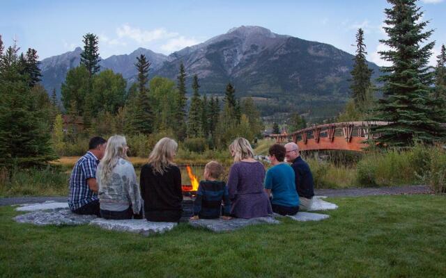 Rundle Cliffs Lodge by Spring Creek Vacation
