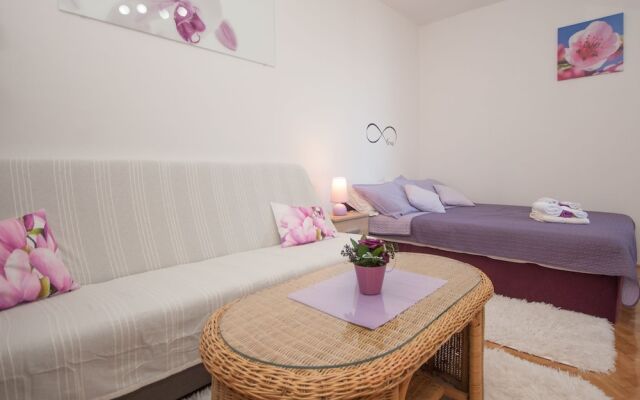 Studio Apartment Ema