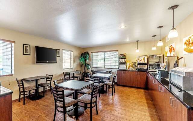 Quality Inn Three Rivers