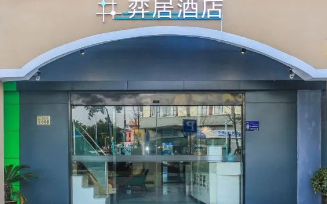 Shanghai Yiju Hotel (Baolong City Plaza)