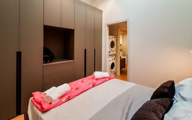 JOIVY Sophisticated 2 Br Loft For 4