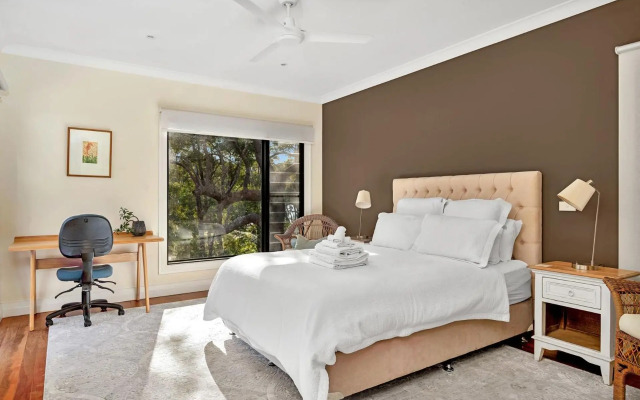 Elouera at Greenfields Beach 4pm Check Out Sundays