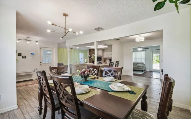 TRANQUILITY. Gated Estate Home. Privacy.
