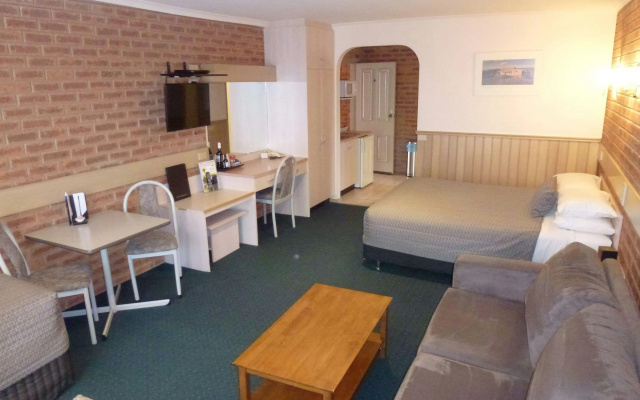 Colonial Motor Inn Bairnsdale – Guest Rooms – Bairnsdale
