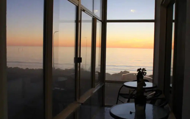 Unwind Esplanade Beach Escape No 5