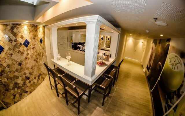 Sandrine Hotel & Spa