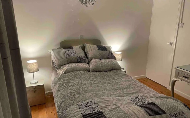 Mersea Island Retreat - 4 Bedroom House