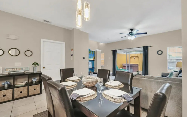 Family Oasis, Cozy Retreat With Bunk Room