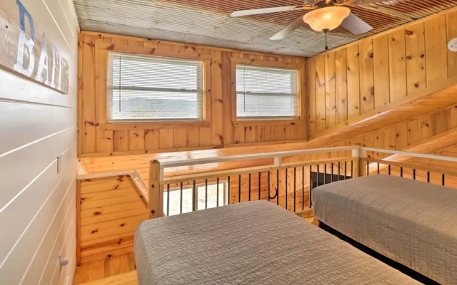 Updated Mtn View Studio w/ Loft - Near River!