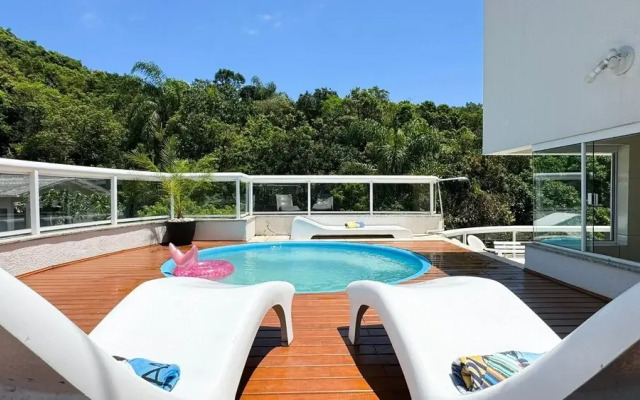 Cobertura com Piscina na praia de Bombas