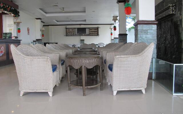 Bluefins Resort