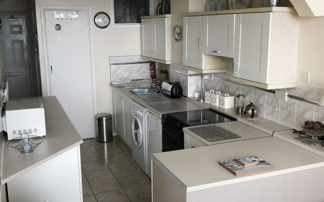 Stunning Beach Front Apartment in Caswell Swansea
