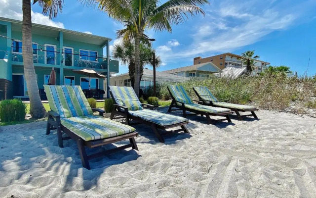 Bungalow Beach Place 5 by RedAwning