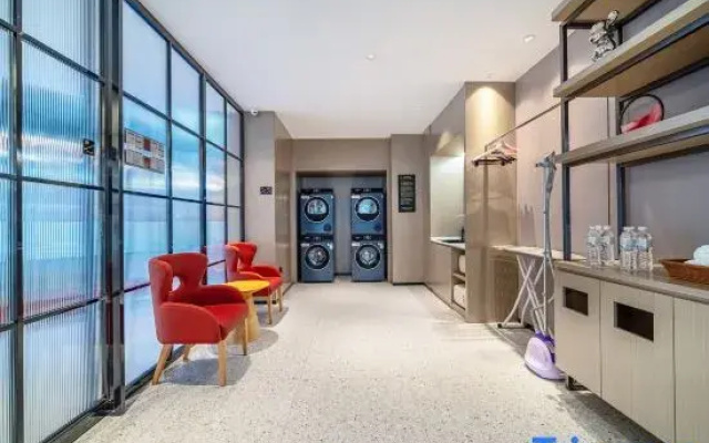 Guzhen Romantic Journey Hotel (Touzhi Building)