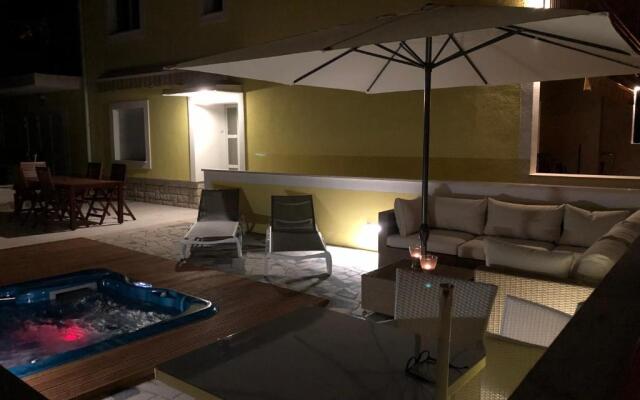 Apartments & Rooms Marina