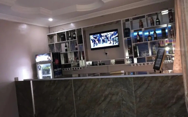 Sound View Lounge and Apartments