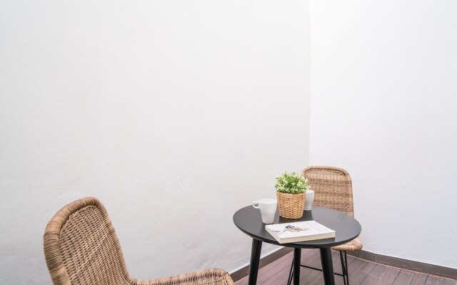 Modern Apartment in Chiado 1 - DIR