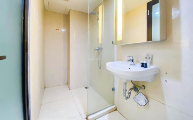 Good Homey Studio Apartment At Warhol (W/R) Residences