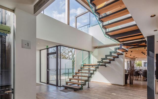 Best Western Plus Golden Lakes Hotel