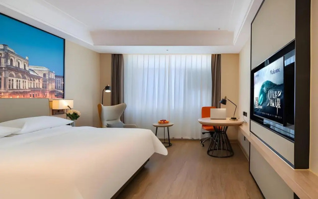 Vienna International Hotel (Luyi Passenger West Station)