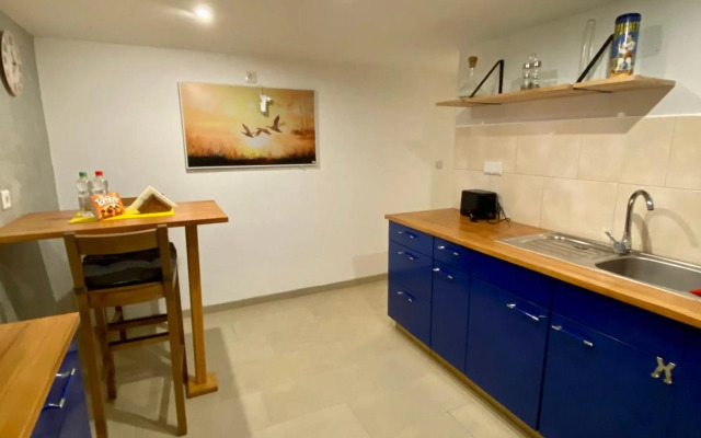 Gemütliche möblierte Souterrain Wohnung