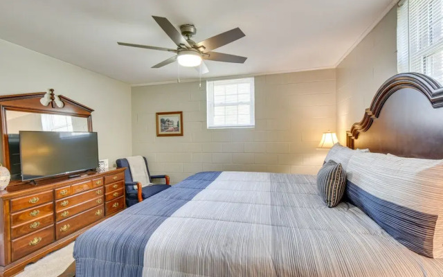 Seneca Abode w/ Furnished Deck < 10 Mi to Clemson!