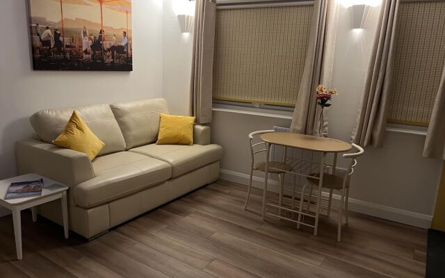 Charming Woodland Lodge 2 Person 1 Bedroom